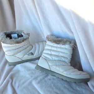 The North Face Women's Cream Winter Boots